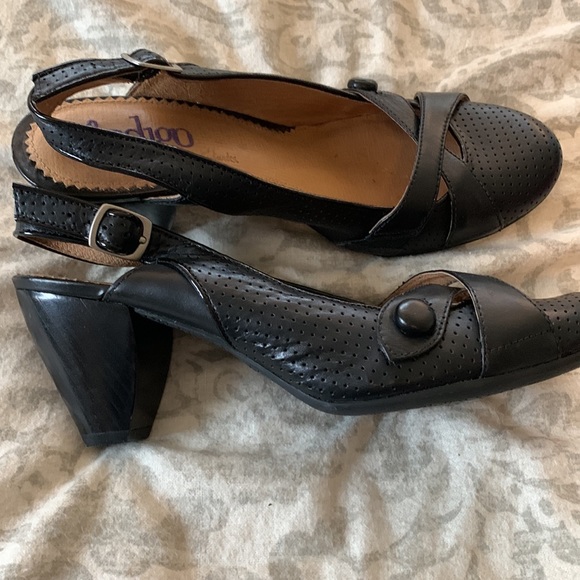 Indigo by Clarks. Size 9M leather upper. Gorgeous heal. Excellent condition. - Picture 3 of 3